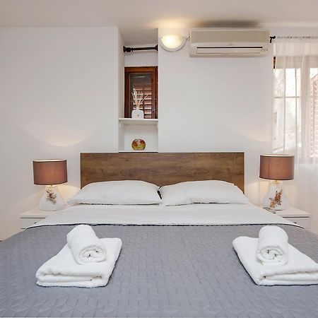 Apartment Marconi Rovinj Exteriör bild
